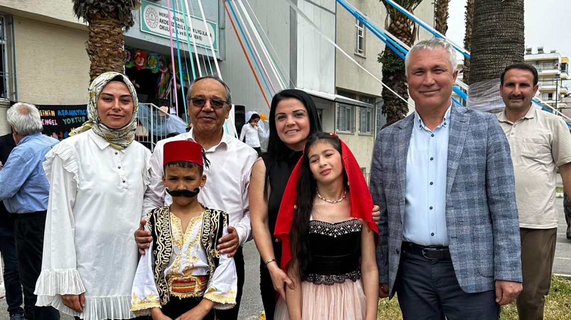 ENGELLİLER HAFTASI NEDENİYLE OKULUMUZDA  İLÇE PROGRAMI VE KERMES ETKİNLİĞİ GERÇEKLEŞTİRİLDİ.